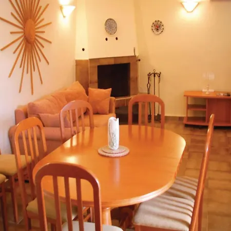 Five-bedroom Holiday In Balchik