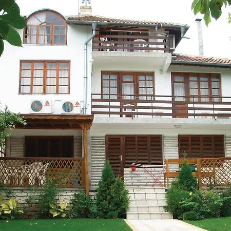 Five-bedroom Holiday In Balchik